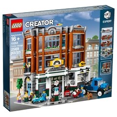 LEGO® Corner Garage