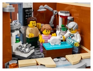 LEGO® Corner Garage