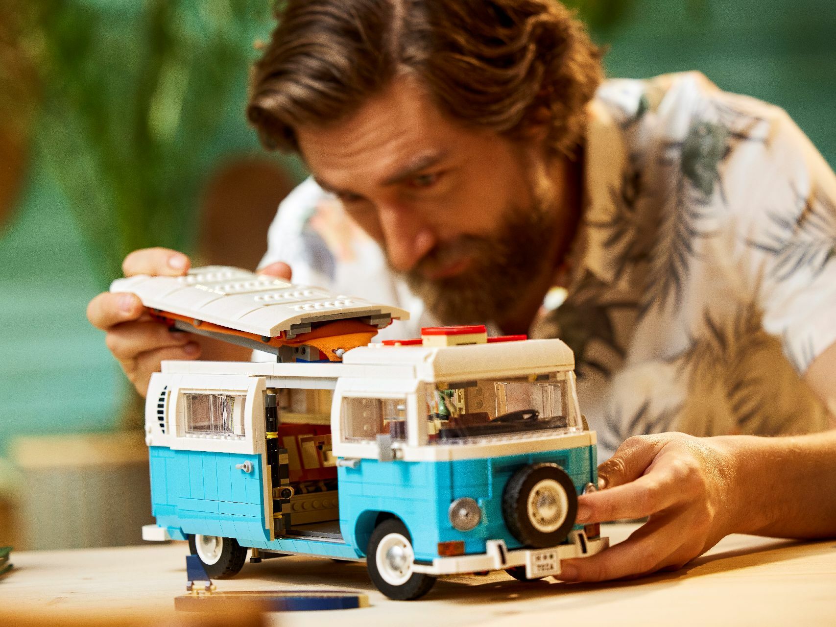 LEGO® Volkswagen T2 Camper Van