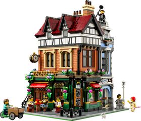 LEGO® Tudor Corner