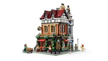 LEGO® Tudor Corner