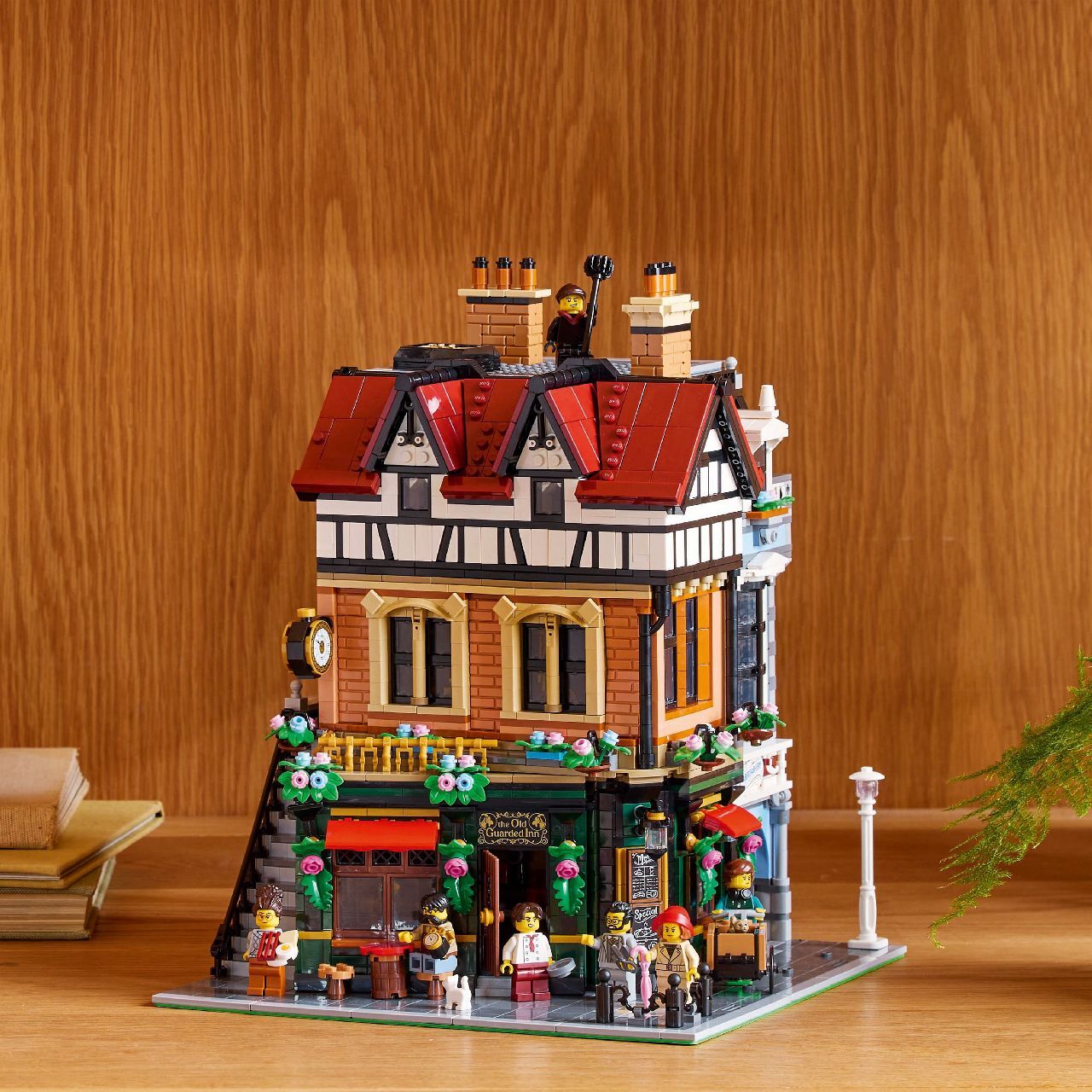 LEGO® Tudor Corner