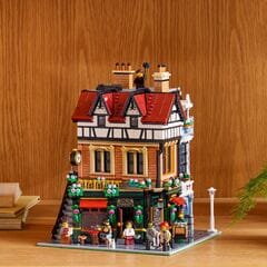 LEGO® Tudor Corner