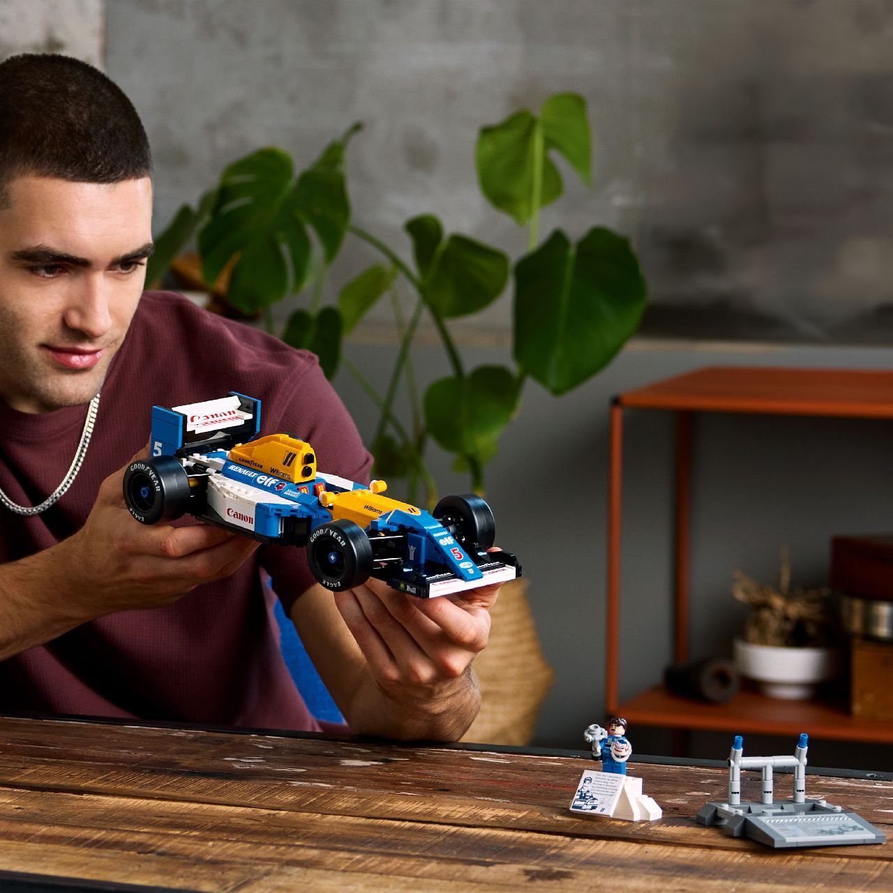 LEGO® Williams Racing FW14B & Nigel Mansell