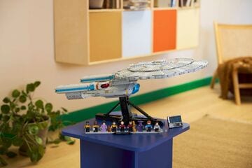 LEGO® Star Trek: U.S.S. Enterprise NCC-1701-D™