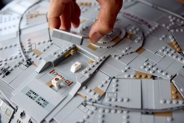 LEGO® Star Trek: U.S.S. Enterprise NCC-1701-D™