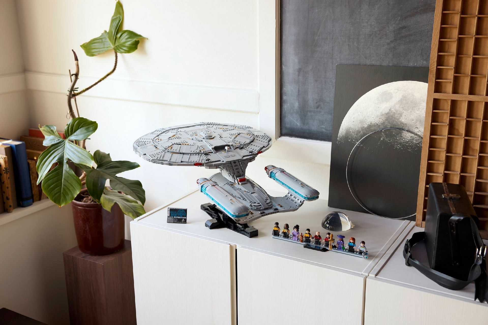 LEGO® Star Trek: U.S.S. Enterprise NCC-1701-D™