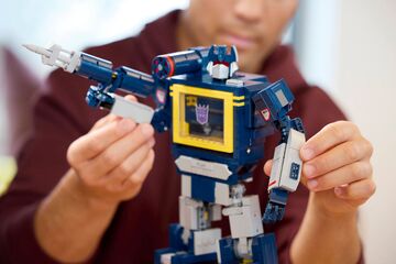 LEGO® Transformers: Soundwave