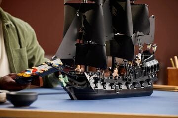 LEGO® Captain Jack Sparrow's Pirate Ship