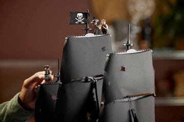 LEGO® Captain Jack Sparrow's Pirate Ship