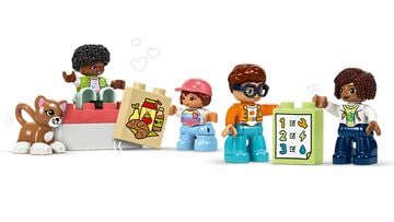 القطار التفاعلي الكبير من LEGO®