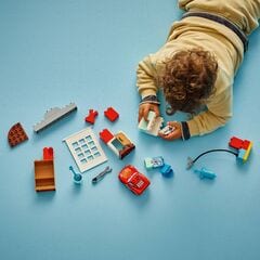 LEGO® McQueen's Visit to Doc's Garage