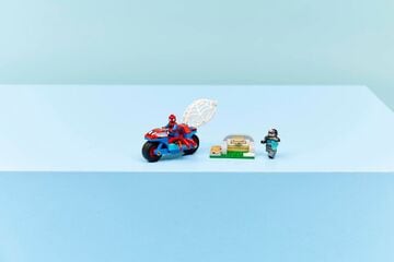 LEGO® Spidey on his Motorcycle vs. Rhino