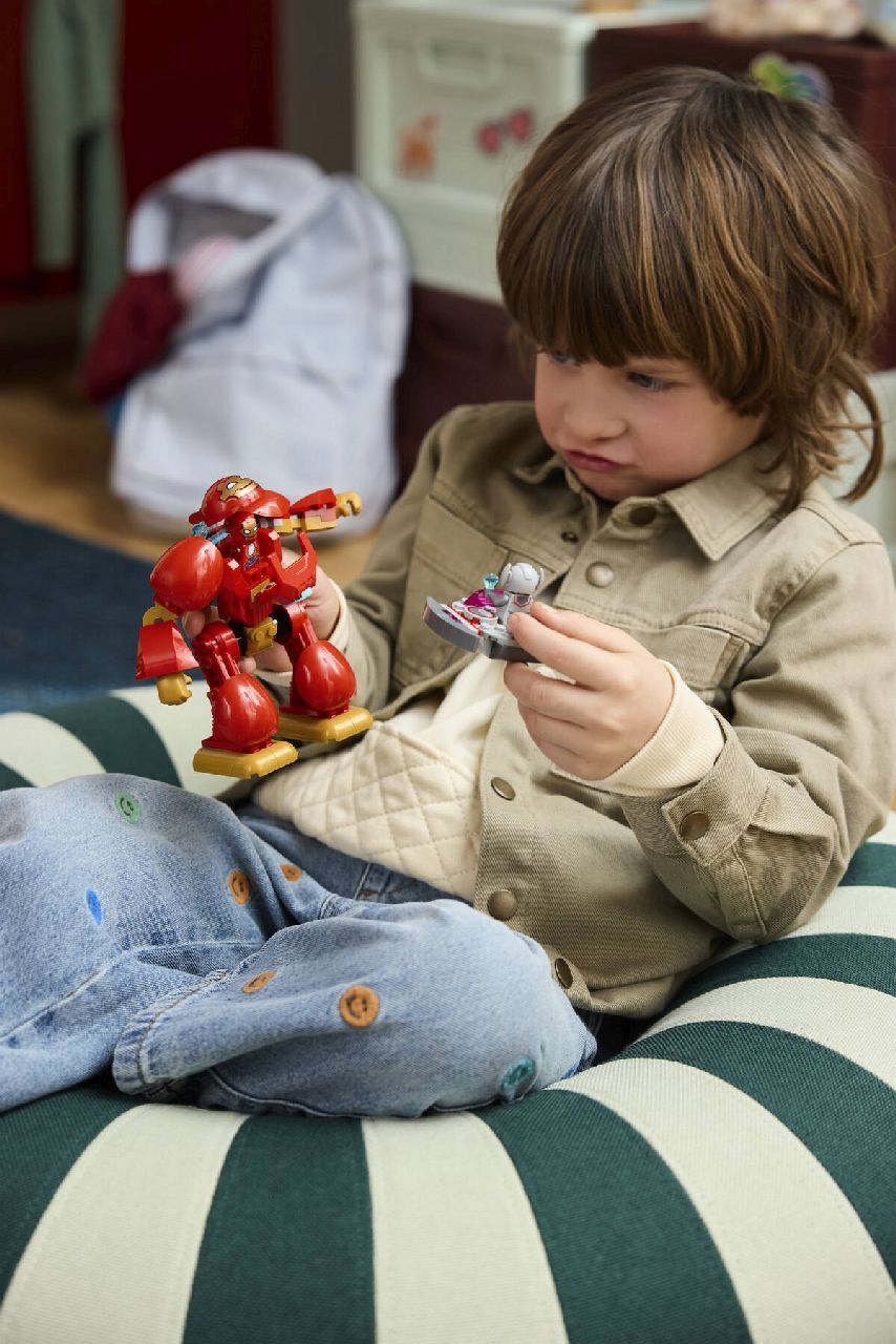 LEGO® Ultron vs. Iron Man