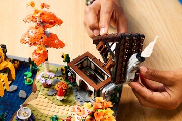 LEGO® Autumn Cottage Garden