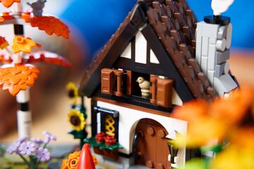 LEGO® Autumn Cottage Garden