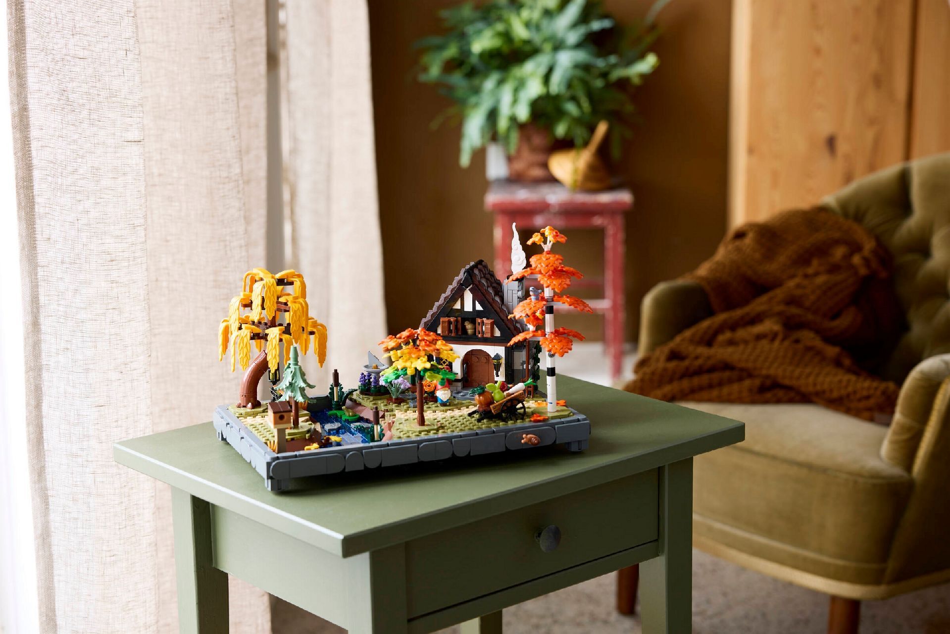 LEGO® Autumn Cottage Garden