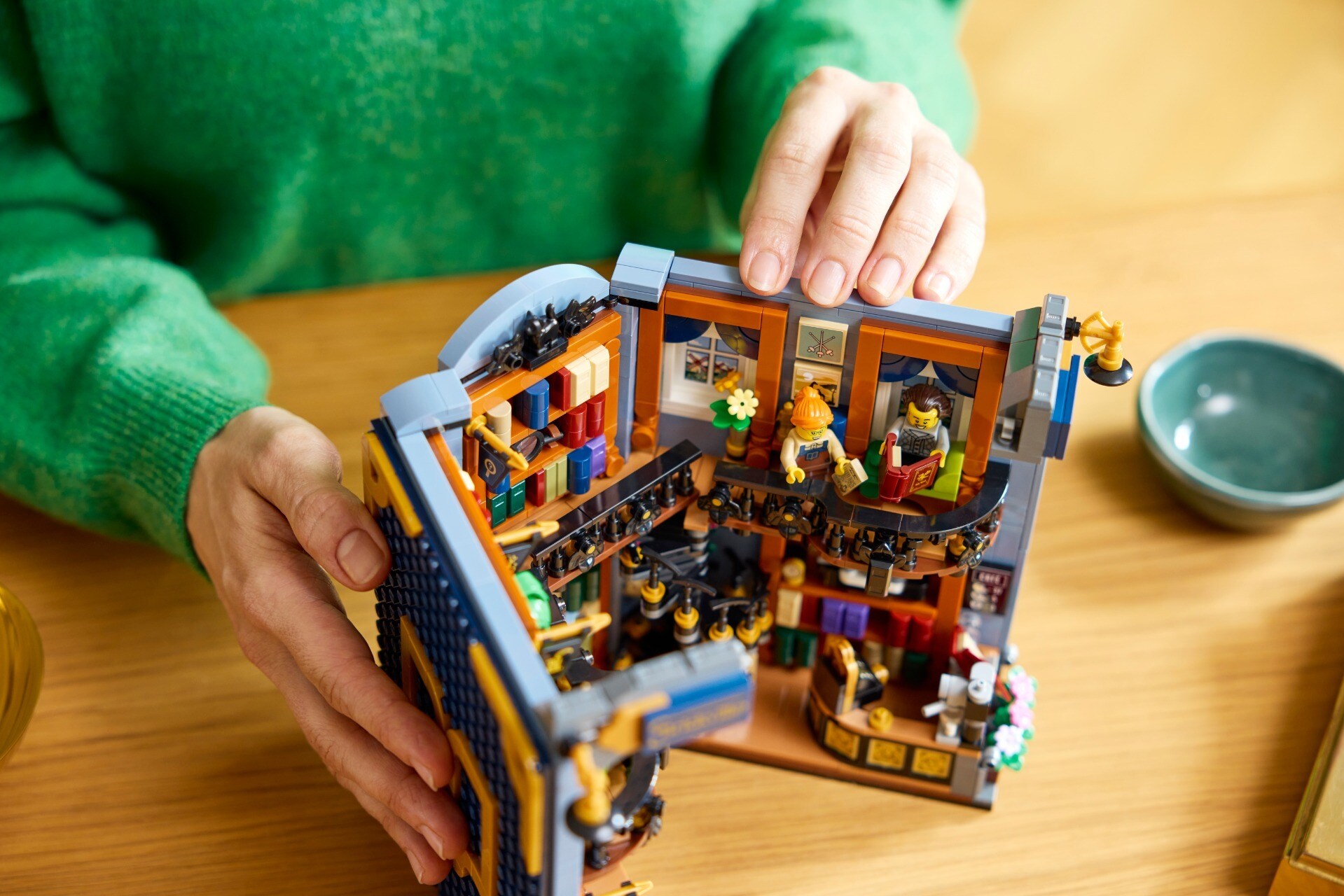 LEGO® Bookstore: Book Nook