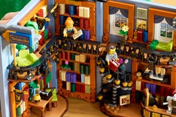 LEGO® Bookstore: Book Nook