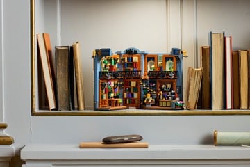 LEGO® Bookstore: Book Nook