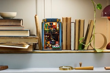 LEGO® Bookstore: Book Nook