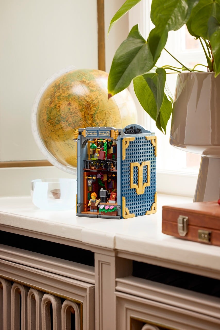 LEGO® Bookstore: Book Nook