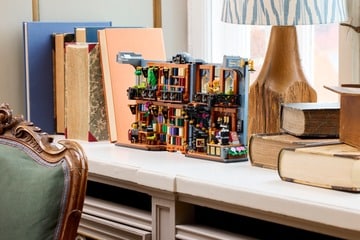 LEGO® Bookstore: Book Nook