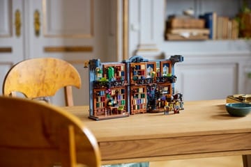 LEGO® Bookstore: Book Nook
