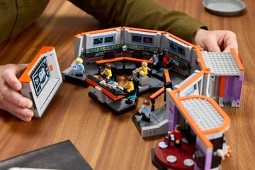 LEGO® Star Trek: U.S.S. Enterprise NCC-1701™ Bridge