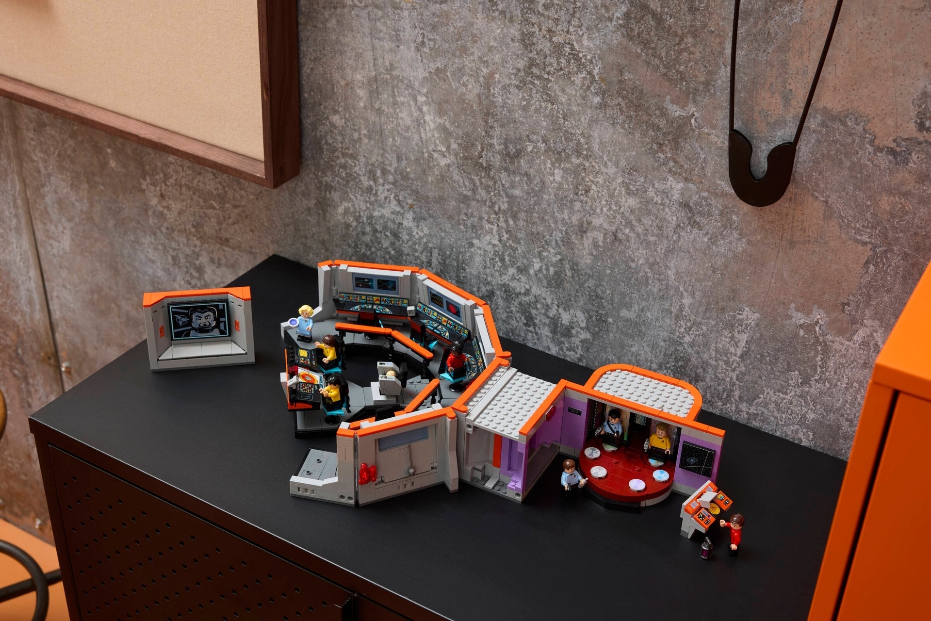 LEGO® Star Trek: U.S.S. Enterprise NCC-1701™ Bridge