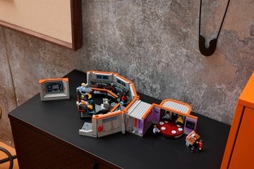 LEGO® Star Trek: U.S.S. Enterprise NCC-1701™ Bridge