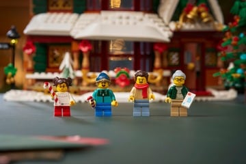LEGO® Holiday House