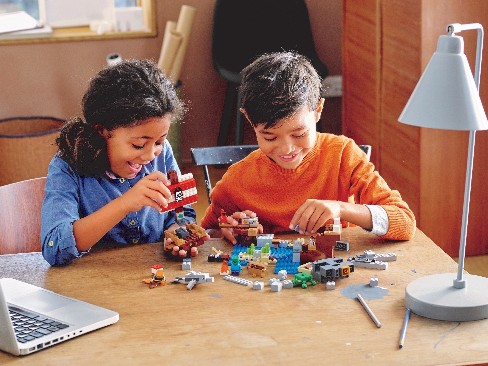 LEGO® Minecraft™ The Pirate Ship Adventure