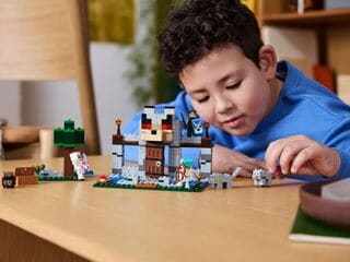LEGO® The Wolf Stronghold