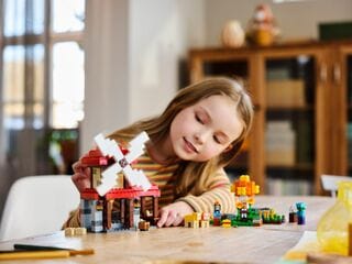 مجموعة بناء مزرعة الطاحونة الهوائية من LEGO®