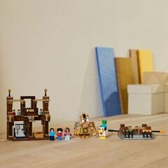 LEGO® Woodland Mansion Fighting Ring