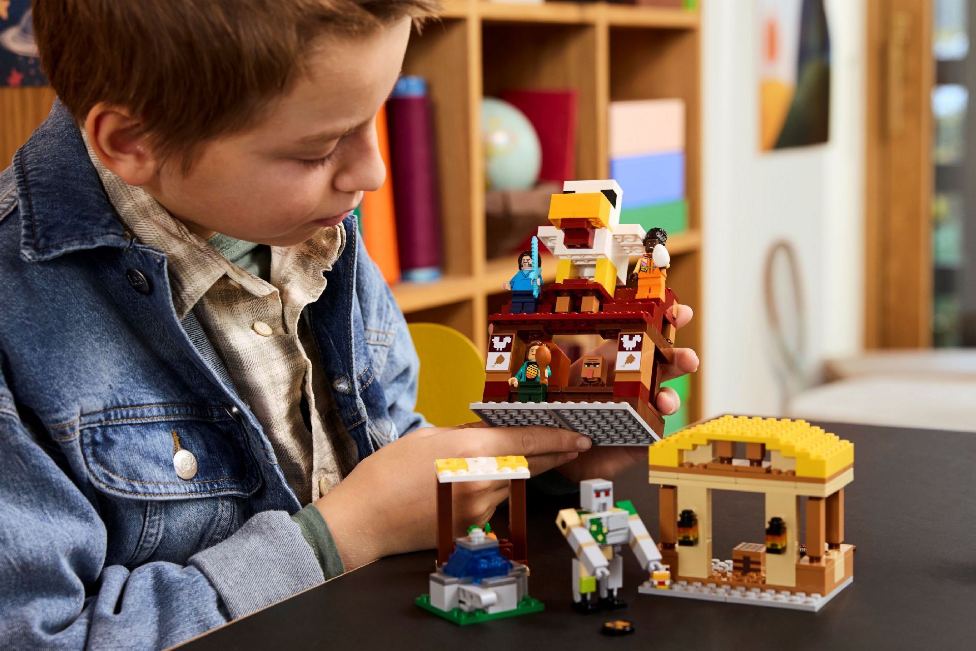 LEGO® The Ghast Balloon Village Attack