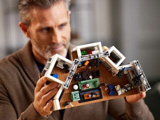 ليغو® أيدياز مجموعة بناء سينفيلد؛ هدية رائعة للراشدين من الماضي