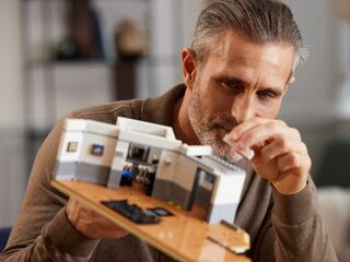 ليغو® أيدياز مجموعة بناء سينفيلد؛ هدية رائعة للراشدين من الماضي