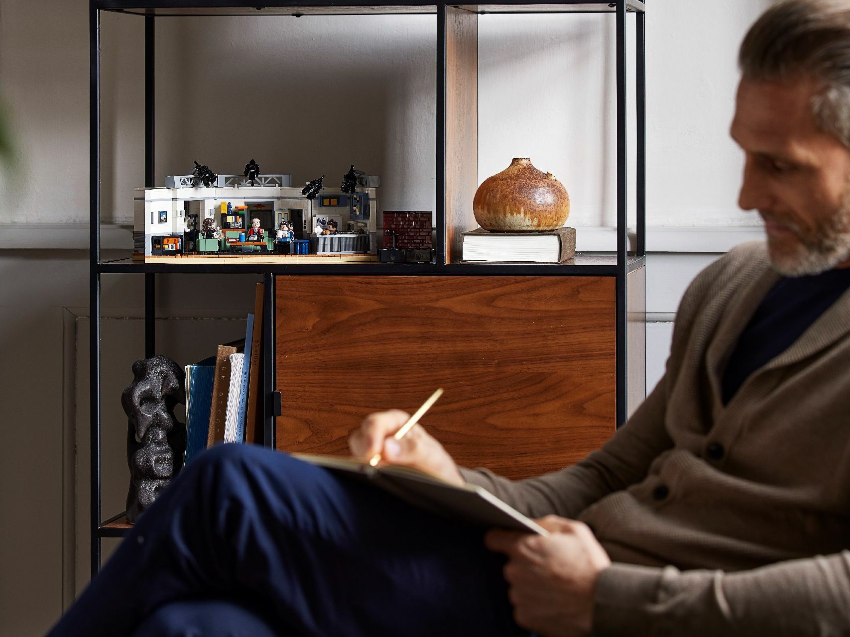 ليغو® أيدياز مجموعة بناء سينفيلد؛ هدية رائعة للراشدين من الماضي