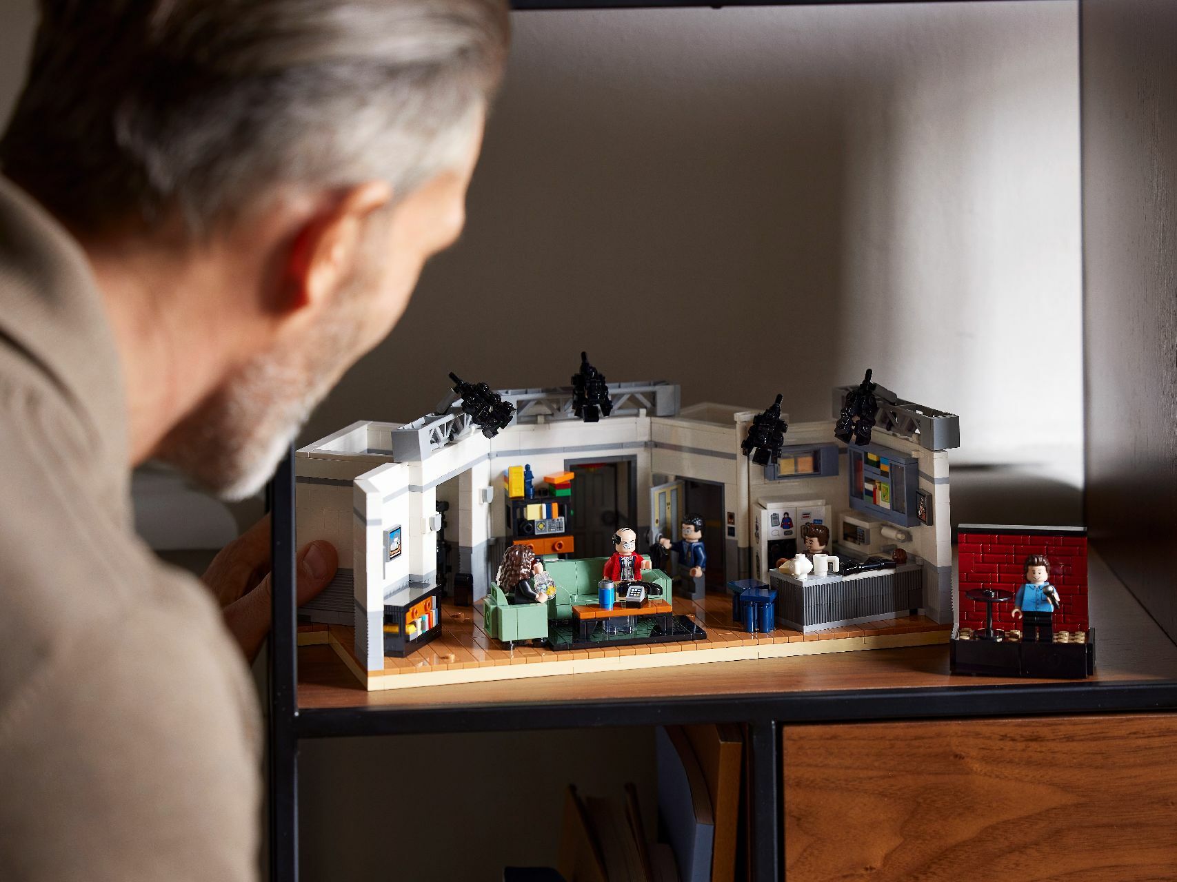 ليغو® أيدياز مجموعة بناء سينفيلد؛ هدية رائعة للراشدين من الماضي