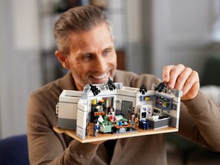 ليغو® أيدياز مجموعة بناء سينفيلد؛ هدية رائعة للراشدين من الماضي