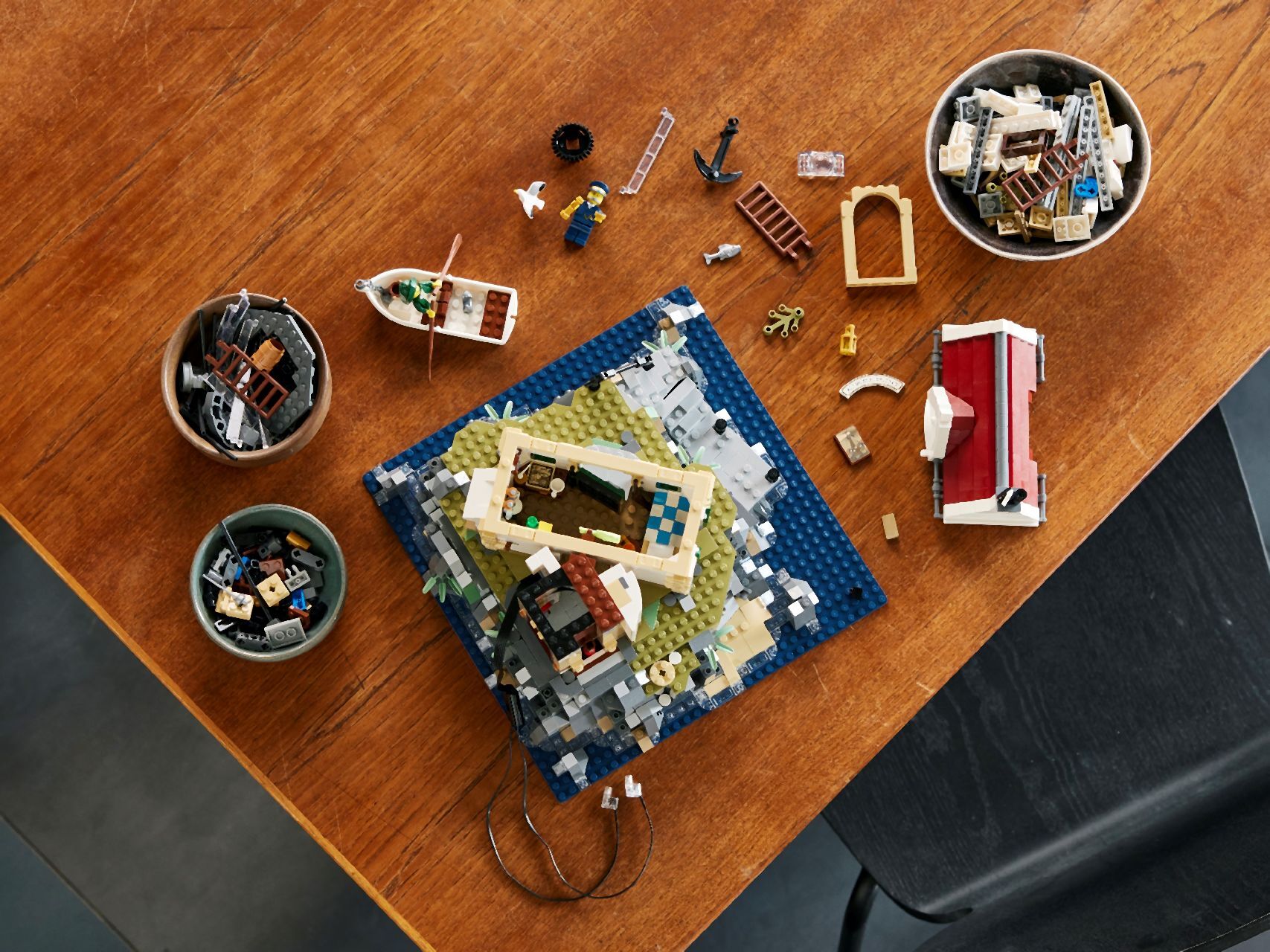 LEGO® Motorized Lighthouse