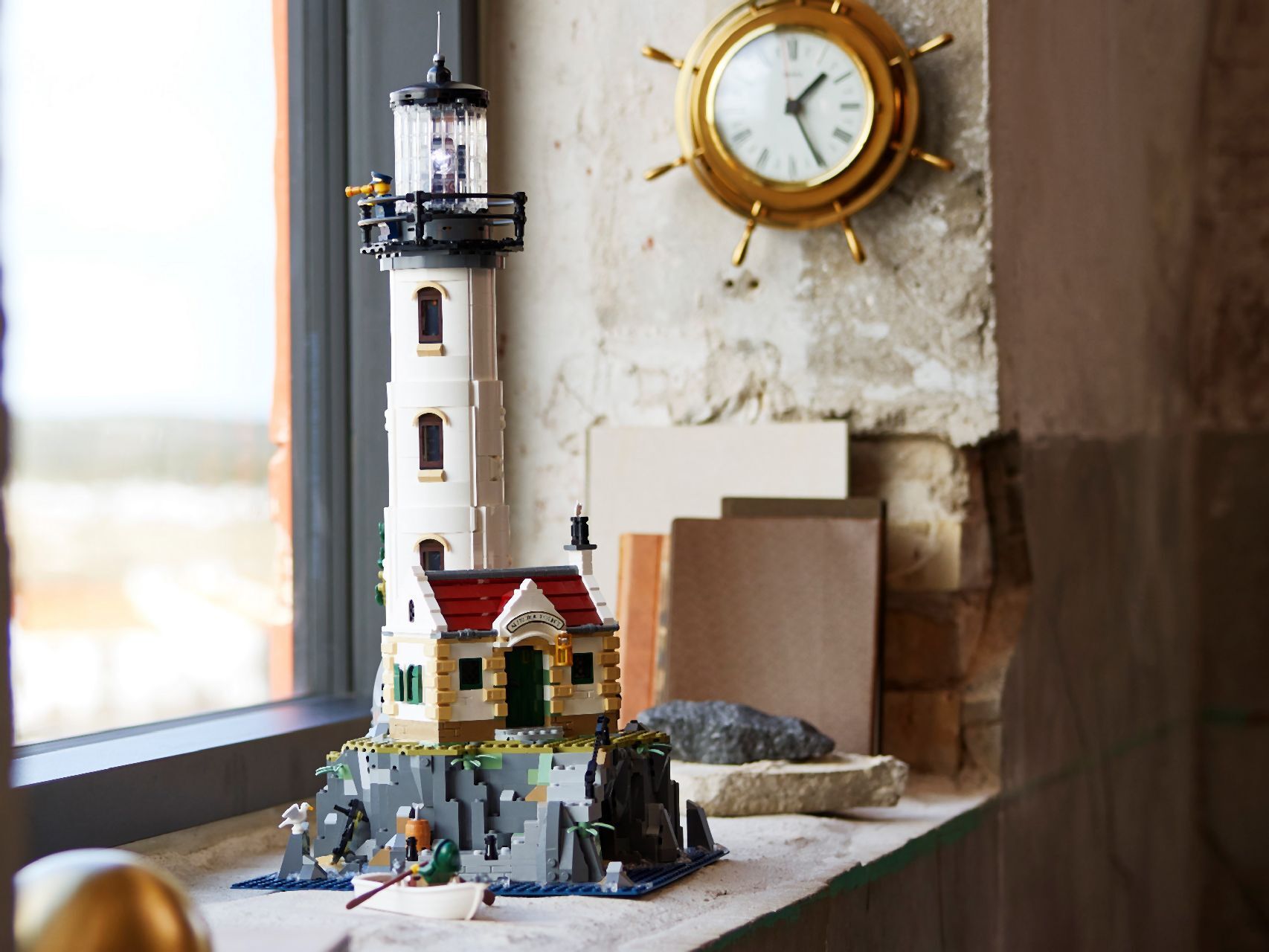LEGO® Motorized Lighthouse
