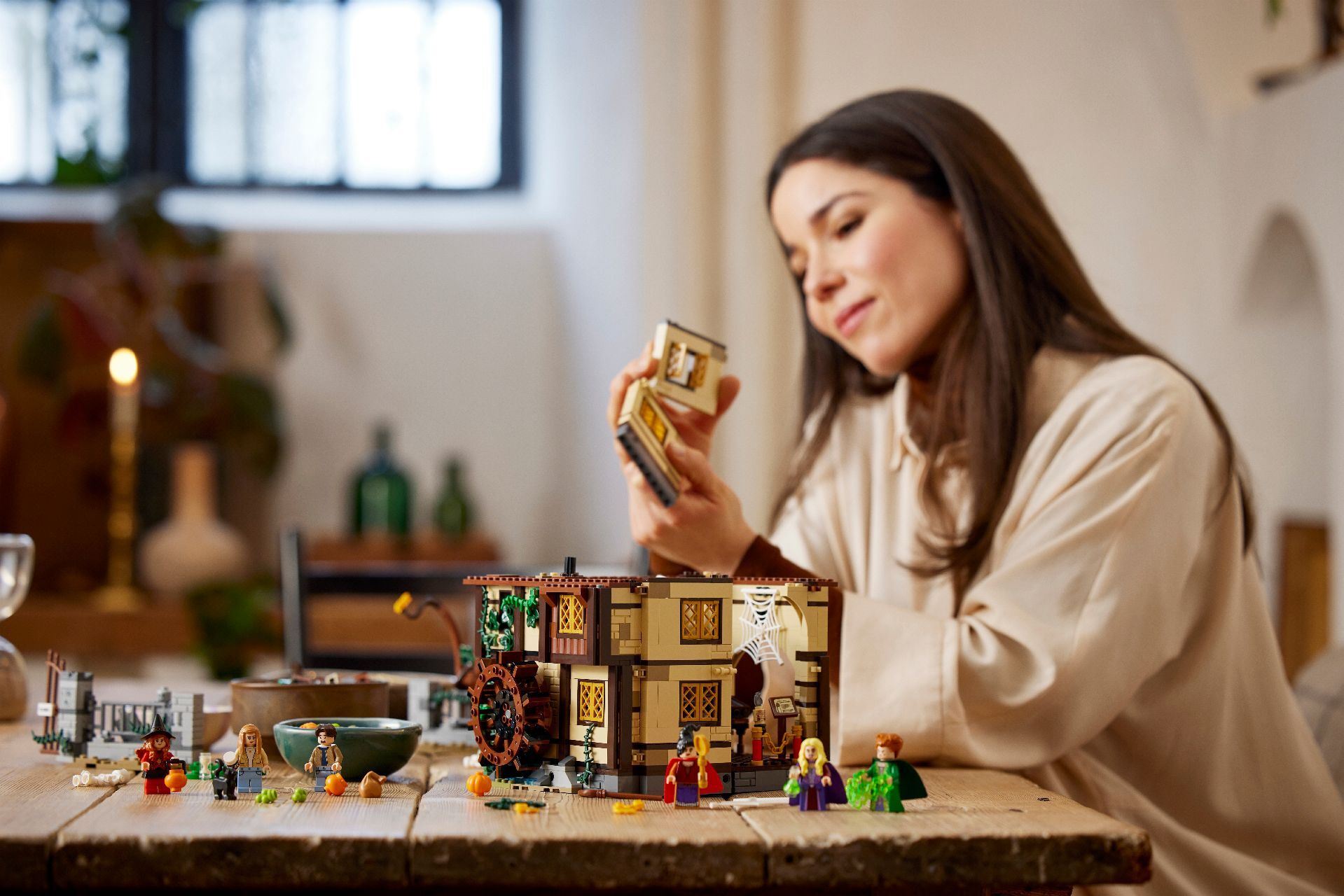 LEGO® Disney Hocus Pocus: The Sanderson Sisters' Cottage