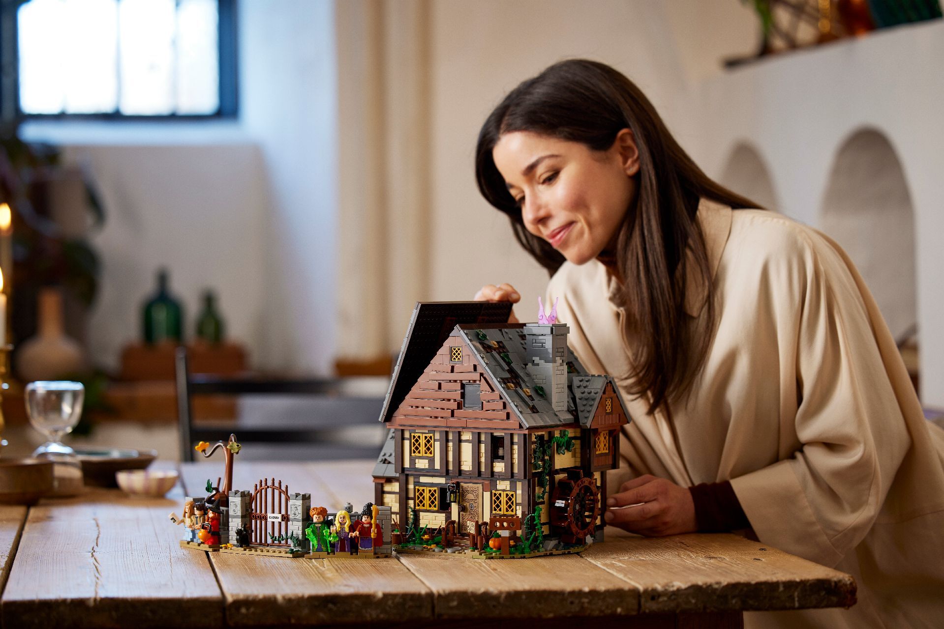 LEGO® Disney Hocus Pocus: The Sanderson Sisters' Cottage