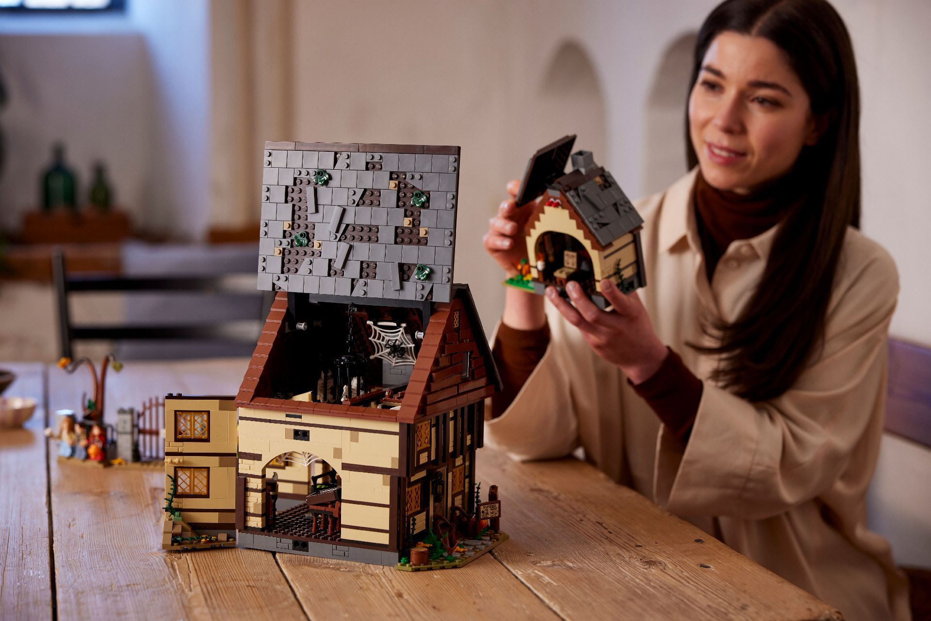 LEGO® Disney Hocus Pocus: The Sanderson Sisters' Cottage