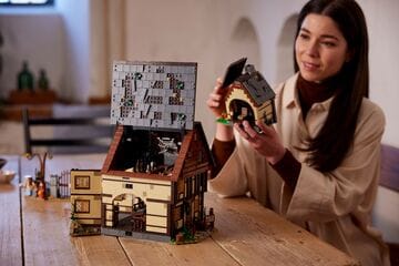 LEGO® Disney Hocus Pocus: The Sanderson Sisters' Cottage