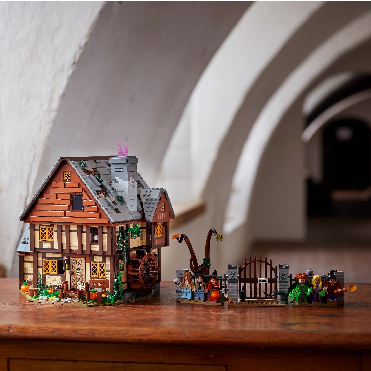 LEGO® Disney Hocus Pocus: The Sanderson Sisters' Cottage