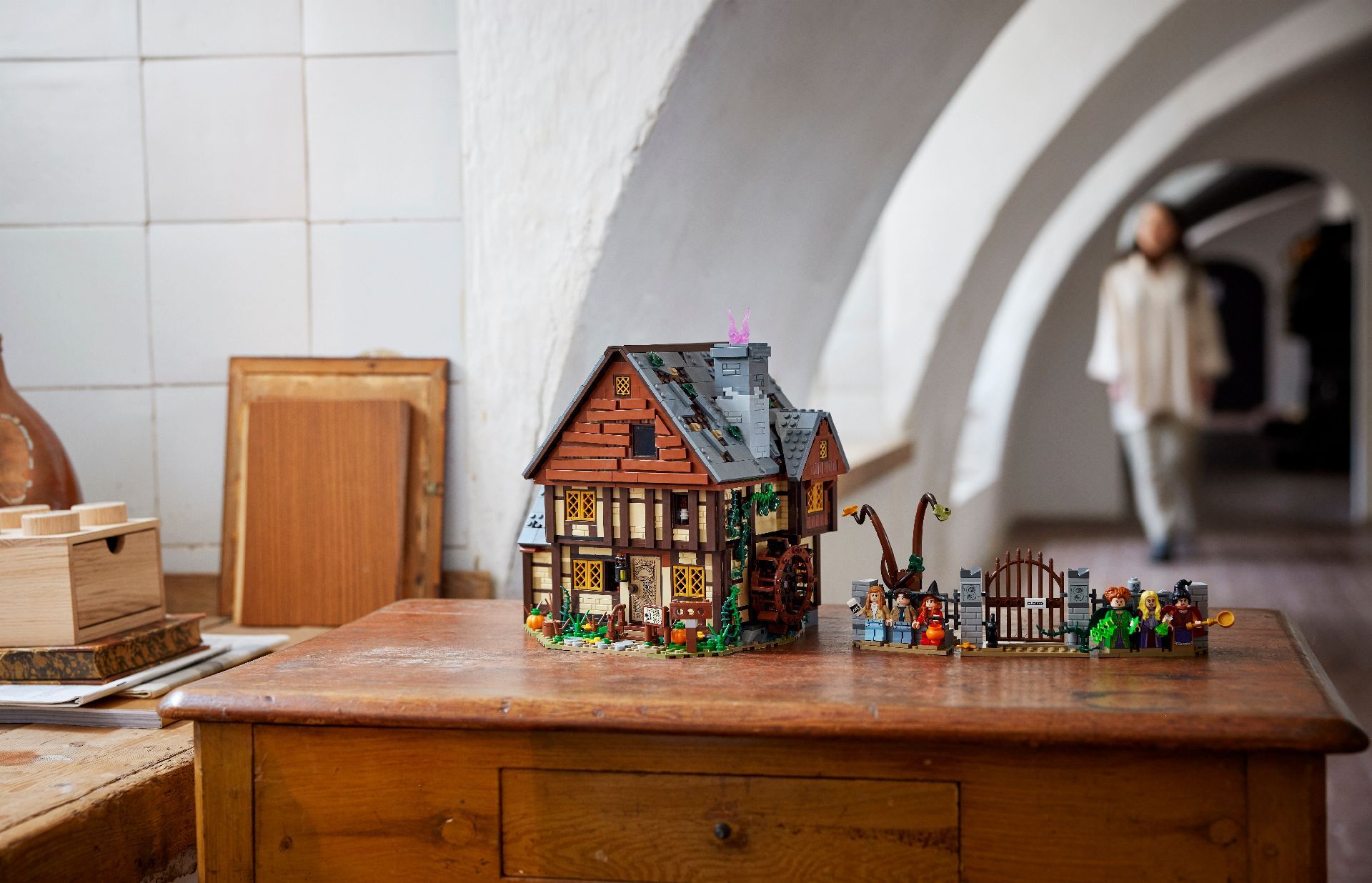 LEGO® Disney Hocus Pocus: The Sanderson Sisters' Cottage